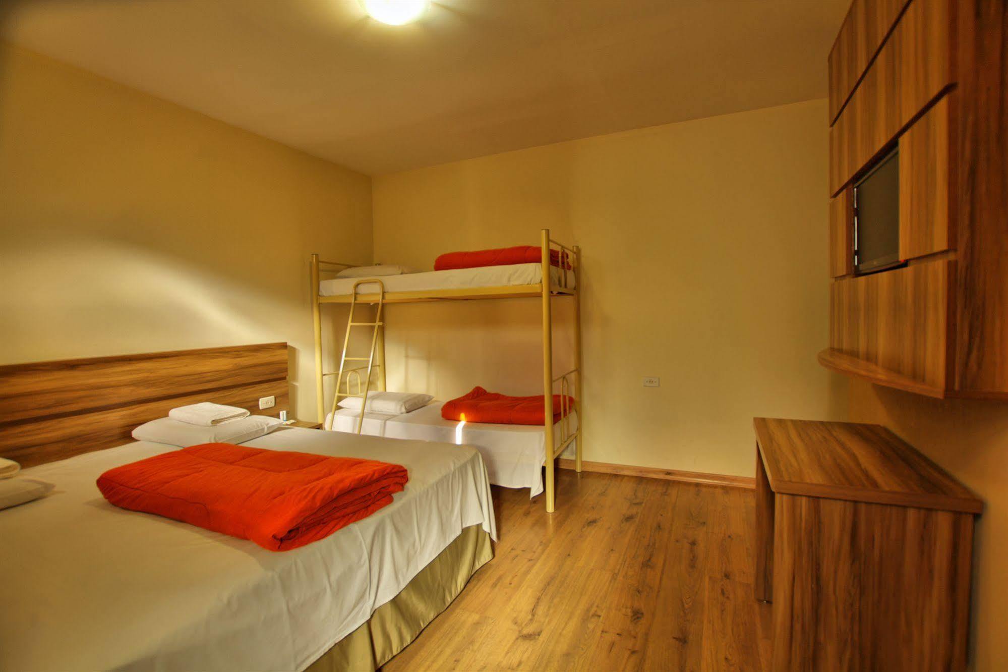 Hostel Roma 库里提巴 外观 照片